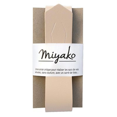 Miyako bag handle 19.5 in (50 cm) x 1.50 in (4 cm ) is a unique and registered design. This leather accessory, made in France, allows you to make in a few seconds a bag from a square of fabric minimum 1 yd (90 cm) side. This removable handle will allow without damaging anything to make as many bags as you want by simply changing fabric or bag as the sewn Osaka and Origami which fit perfectly to this concept. A manual is included and the video of the assembly is always available...