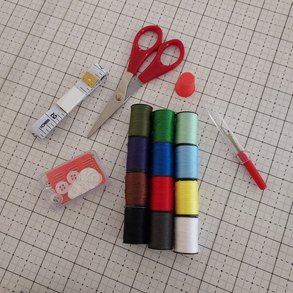 This tin box sewing kit is a great addition to any sewing room! This is also a great gift for beginners or people who like to mend. 