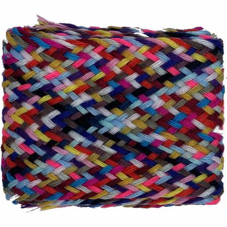 Convenient ! Whether you are a beginner or an expert, this kit will sneak easily into your sewing box or in your suitcase to repair capricious buttons and to color your other sewing projects. This Kit is composed with 270 threads in 27 assorted colors. Thread : 100% polyester. Over 22 colors, over 400 threads.