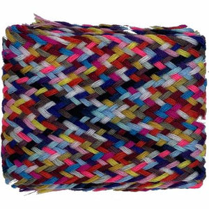Convenient ! Whether you are a beginner or an expert, this kit will sneak easily into your sewing box or in your suitcase to repair capricious buttons and to color your other sewing projects. This Kit is composed with 270 threads in 27 assorted colors. Thread : 100% polyester. Over 22 colors, over 400 threads.