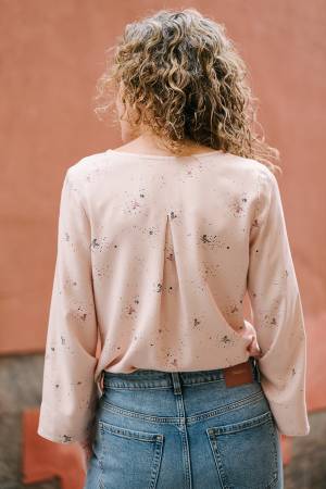 The simple, basic, pull-over top features a gently curved neckline & hemline, 3/4 length sleeves and a horizontal gathered seam detail in the back. Two lengths are included: mid-hip and mid-thigh. Make this top in cotton or create in voile or rayon for a beautiful drape. Sizes: XS - 3XL